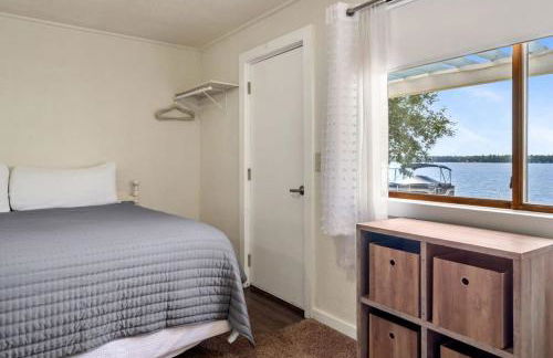 King Suite with Scenic Views at Fife Lake Lodge - Foto 16