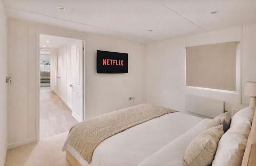 Entire guest house in Countryside with Hot Tub - Photo 6