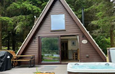 Bonnie Lodge-Lochside Location with Hot Tub - Photo 39