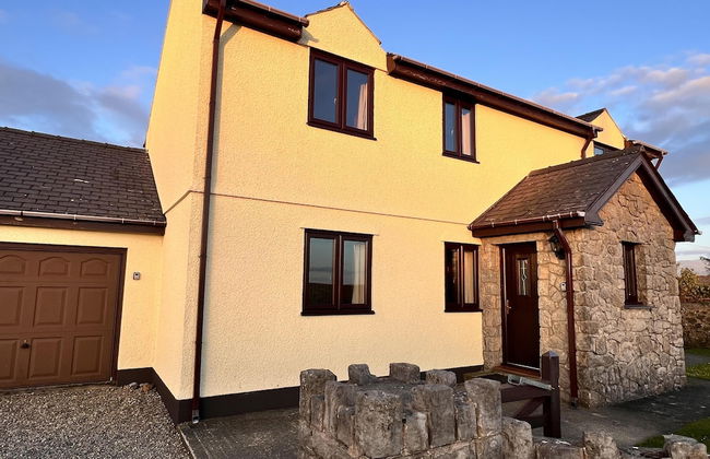 Detached Farmhouse 4 Bed/sleeps 9, Mountain Views! - Photo 23