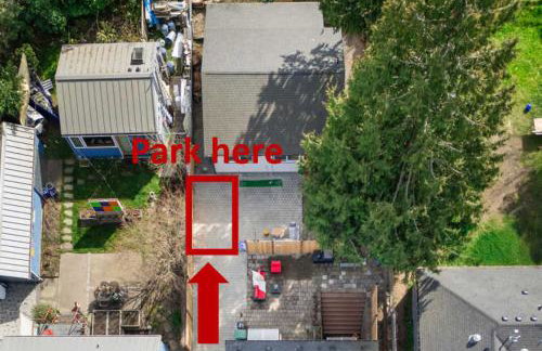 2025 Built Single-Level 2BR Serene Home with 2 AC - Foto 6