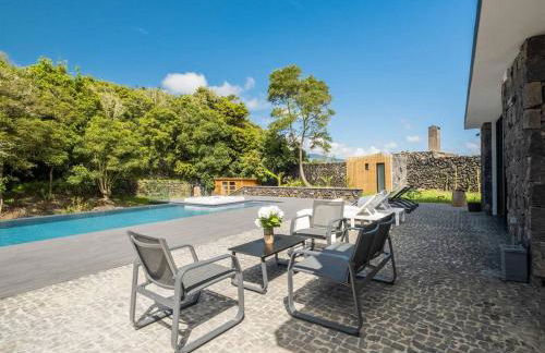 Lotus House - Heated Pool & Jacuzzi near the Beach - Photo 8