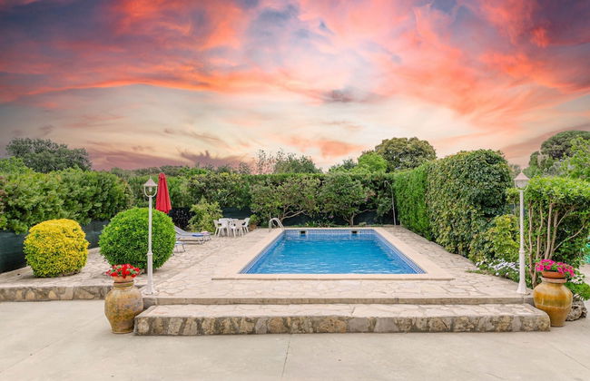 Peaceful Villa in Serene Retreat - Photo 19