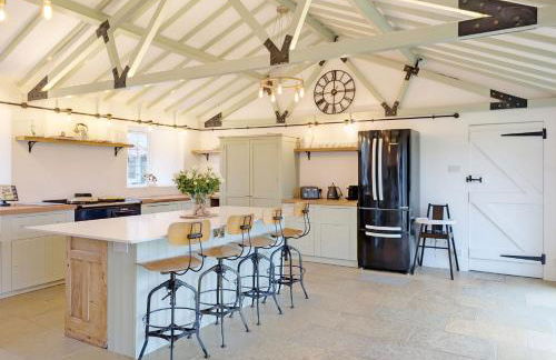 Shires Barn Farmhouse - Westbourne - Photo 10