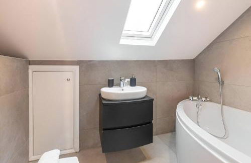 Earthy Elegance Stylish 4BR for Urban Escapes - Foto 36