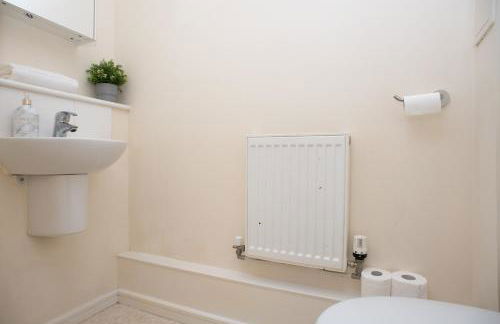 Cosy townhouse, new build, 5 bedrooms, Sleeps 8, Free Parking - Foto 19