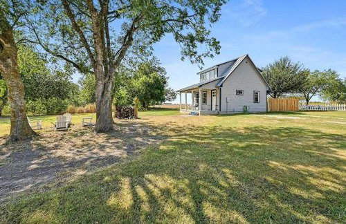 Countryside Sanctuary: Cozy Chateau with Expansive Views - Photo 9