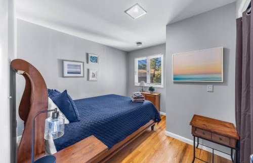 Waterfront retreat w/ wraparound deck & BBQ - Foto 38