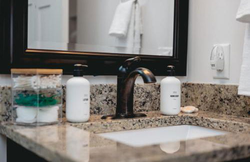 NEW Ivy House 3BR Townhome Downtown Beaches Wineries - Foto 67