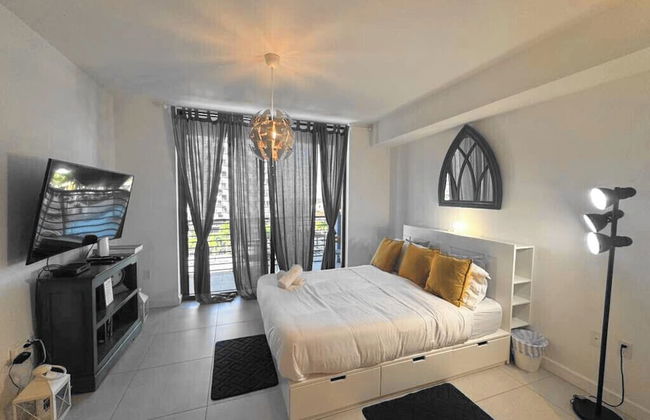 Downtown Doral Condo w-Free Parking - Foto 12