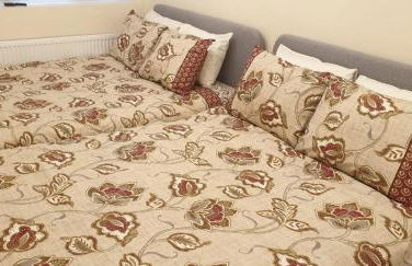 London Luxury 3 bedroom flat, 2 bathrooms, Living Room, free parking, 4 mins to station, garden - Foto 39