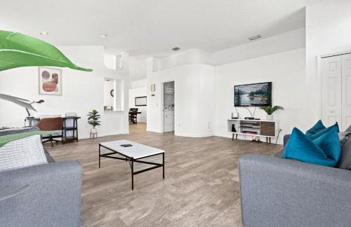 Amazing Pool Spacious 3BR House near Disney - Photo 8