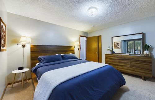 Updated Duplex with Mountain & Filtered Water View - Foto 51