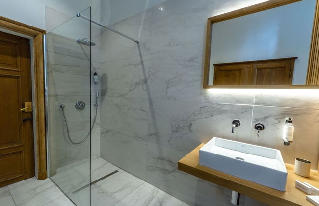 Splendid Castle in Perwez-haillot With Sun-loungers - Photo 12