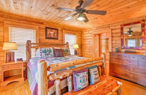 Lake Hartwell Lodge with Dock, Theater and Hot Tub! - Foto 10