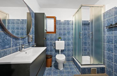 Awesome Home In Tinj With Jacuzzi - Photo 24