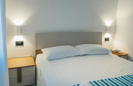 Chloe Rooms - Photo 8