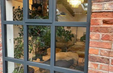 Private Luxury Open-Plan Barn Conversion - Photo 40