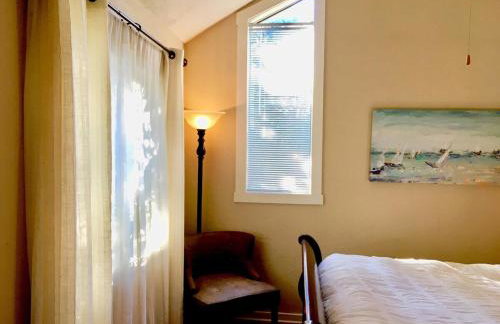 Charming Garden Cottage - Photo 3