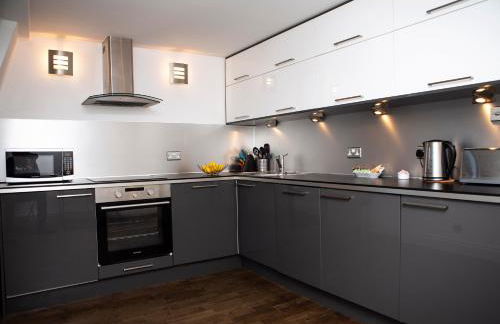 Apt 3, Trafalgar Sq Duplex, 3rd & 4th floor by Indigo Flats - Photo 8