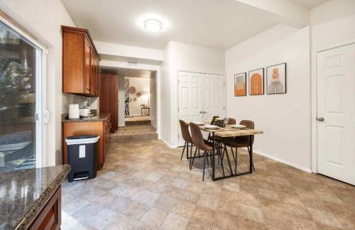 Renton Luxury & Spacious Daylight Basement The Landing - Foto 12