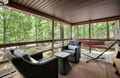 Dog-Friendly w Hot Tub, Fire Pit & River Access - Photo 3