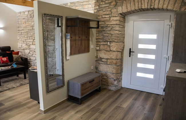 The Poolside Stone House in Bale - Foto 24