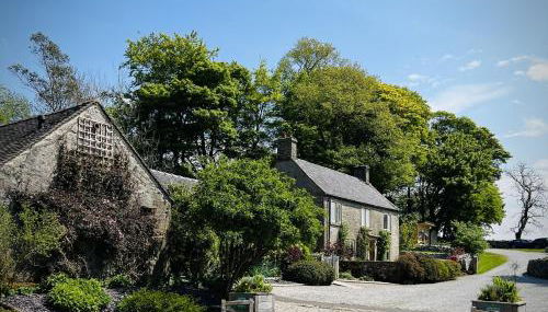 The Farmhouse - Photo 2