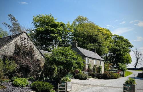 The Farmhouse - Photo 2