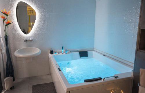 Apartment PLAZA -Wallbox 11kW- Private SPA- Jacuzzi, Infrared Sauna, Luxury massage chair, Parking, Entry with PIN 0 - 24h, FREE CANCELLATION 24 hours before Check In,Premium pillows and mattress - Photo 59