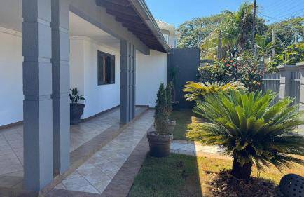 Casa Iguassu - Casa com churrasqueira e piscina em Foz do Iguaçu - Lazer para família e amigos - Foto 9