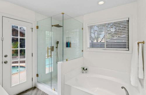 High End Design Home with Pool & Hot Tub Gameroom - Foto 50