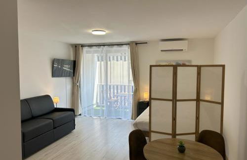 Riviera Retreat - Steps to Beach & Shops, Balcony & AC - Foto 8