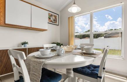 Upstay 3BR Family-Friendly Stylish Retreat w Patio - Foto 4