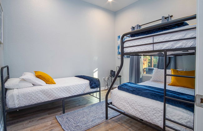 Escape to 4br/3ba Brand New Downtown Home - Foto 4