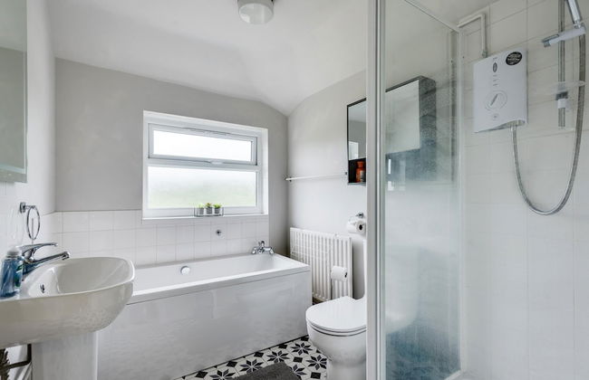 Cheerfull 3-bedroom Home With Parking Garden - Foto 2