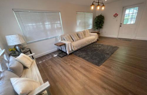 Beautiful Home across the street from Lake June! - Foto 14