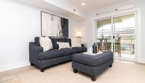 NEW 3BR-3BA Beach Block with Parking - Foto 3