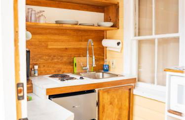 Cottage 7 - Stand Alone Queen Bed Child Loft w Twin Private Bath Kitchenette Pets Allowed Fee applies - Foto 2