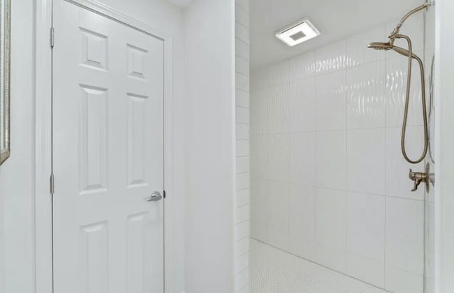 Sea Salt Villa 3 Bedroom Condo by RedAwning - Photo 20