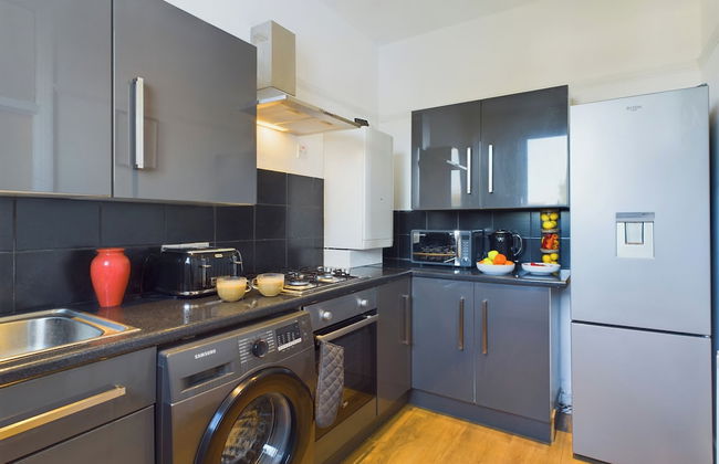 Seaside Haven Retreat in Southend - Photo 9