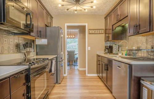 Ultimate Getaway with Pool and Games - Foto 14