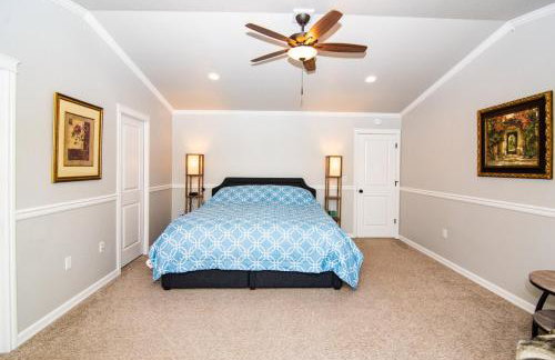 Serene Four Bedroom Lakefront Home - Foto 29