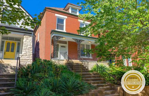 Spacious and Cozy St Louis Gem ABODEbucks - Photo 1