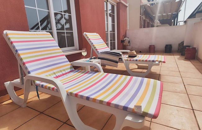 Charming Three Bedrooms Apartment With Seaview - Photo 10