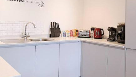 Lets Stay SA Manchester I 2Bed 2Bath l Waterfront l Private Balcony I Relaxing Retreat I Great Location - Foto 3, toaster