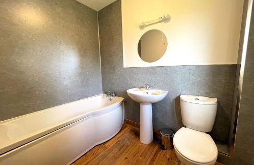 Spectacular 7BR House Hot Tub and Gardens in Gretna - Pass the Keys - Foto 35