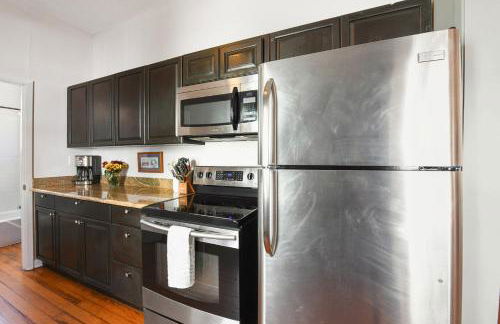 Montgomery Apartments on Magazine Street - Foto 97