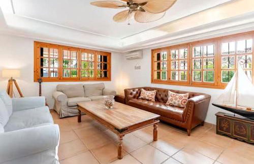 Villa Tesoro, Port Adriano, Sunny South West, Close to Beach, Large Pool, Tennis Court - Foto 19