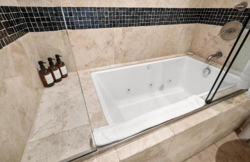 Stunning Bayfront condo with gorgeous views, garage, massive roof deck & AC - dogs welcome! - Foto 66